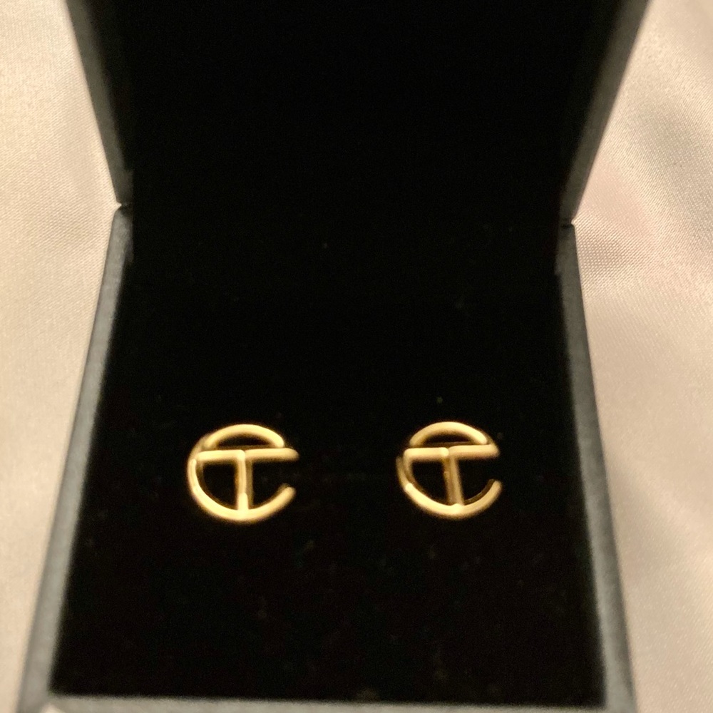 🛑SOLD🛑 NEW😍👑 Authentic Gold TELFAR logo stud earrings - Picture 6 of 10